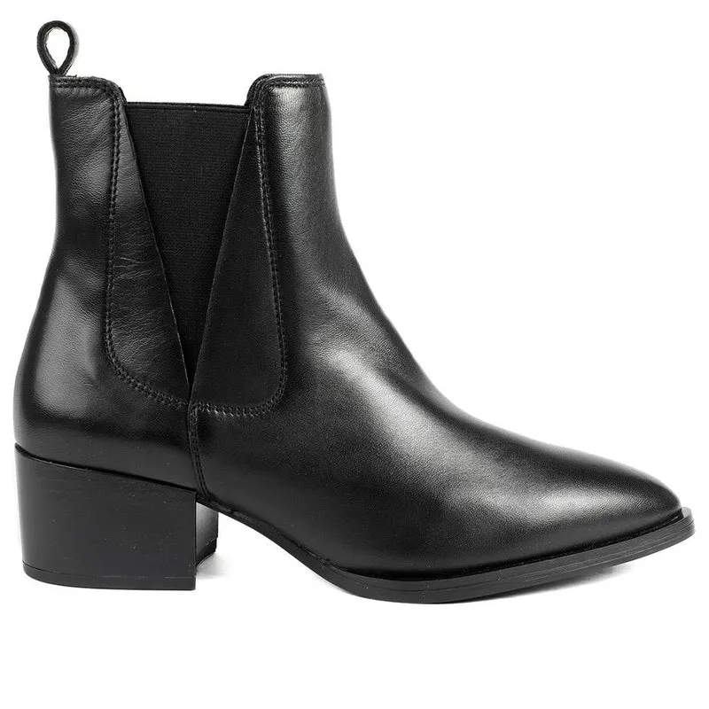 Kori Leather Blocked-Heeled Chelsea Boots - KORI / 328 086 - Black Leather