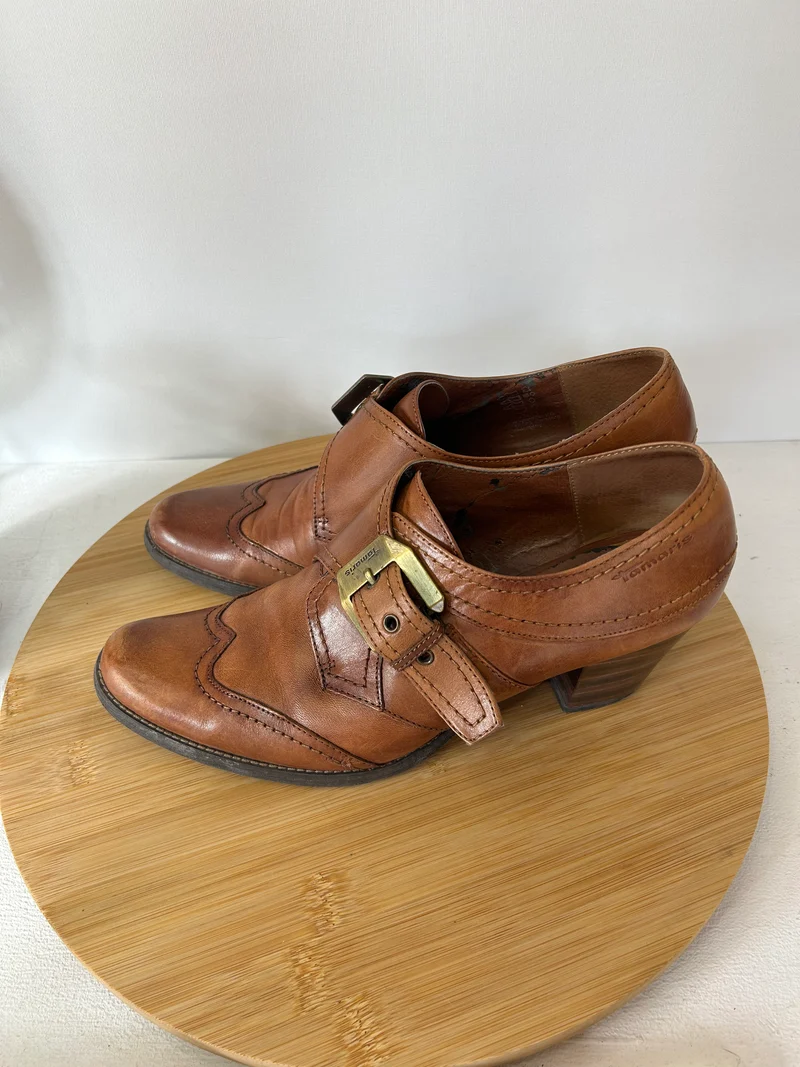 Braune Leder- Schuhe mit Schnalle & Budapester Lochmuster - Tamaris - Gr. 39