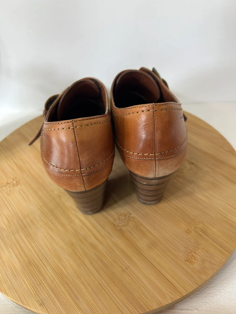 Braune Leder- Schuhe mit Schnalle & Budapester Lochmuster - Tamaris - Gr. 39