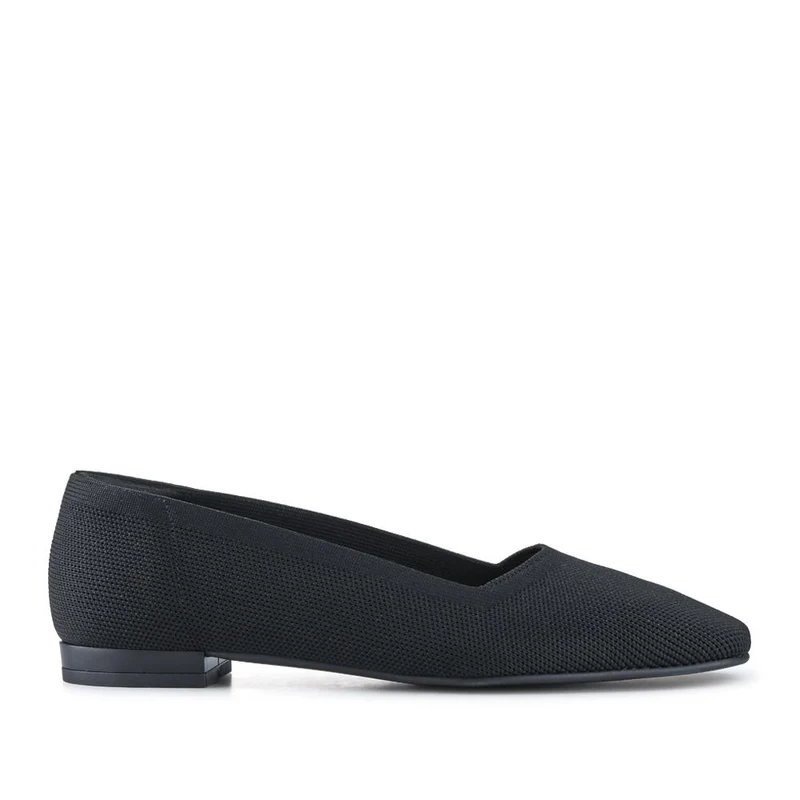 Olenka Casual Box-Toe Pumps - OLENKA / 327 850 - Black