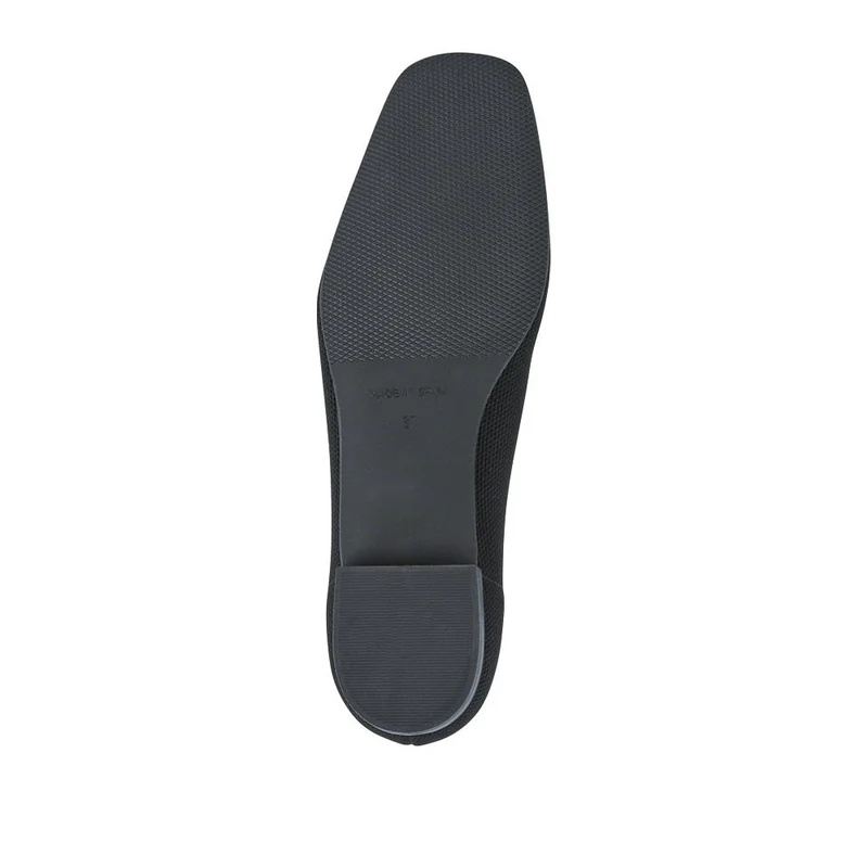 Olenka Casual Box-Toe Pumps - OLENKA / 327 850 - Black