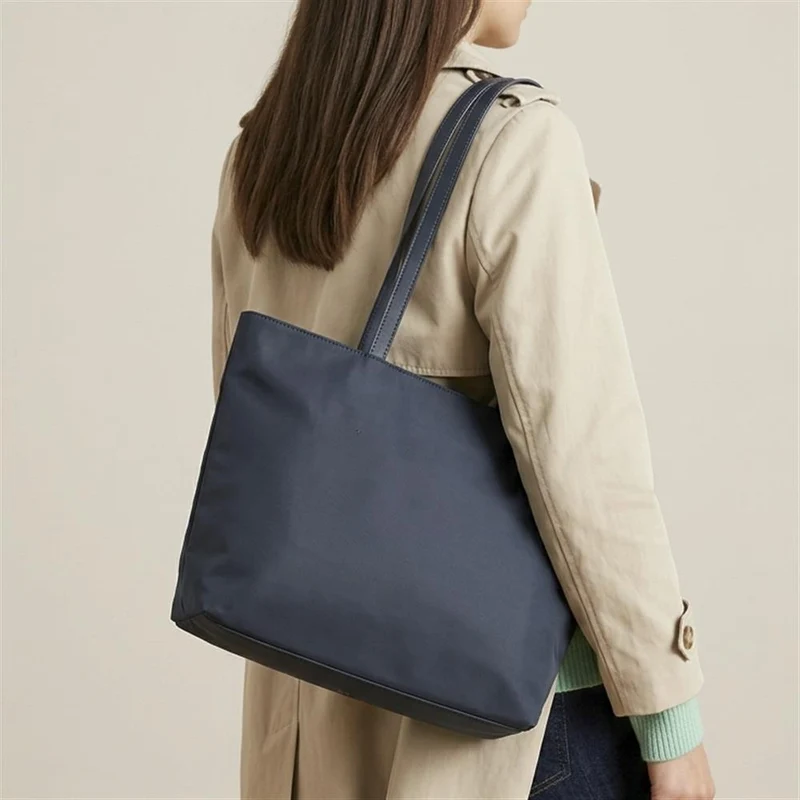 Vaya Zip Close Shoulder Bag - VAYA / 329 381 - Navy