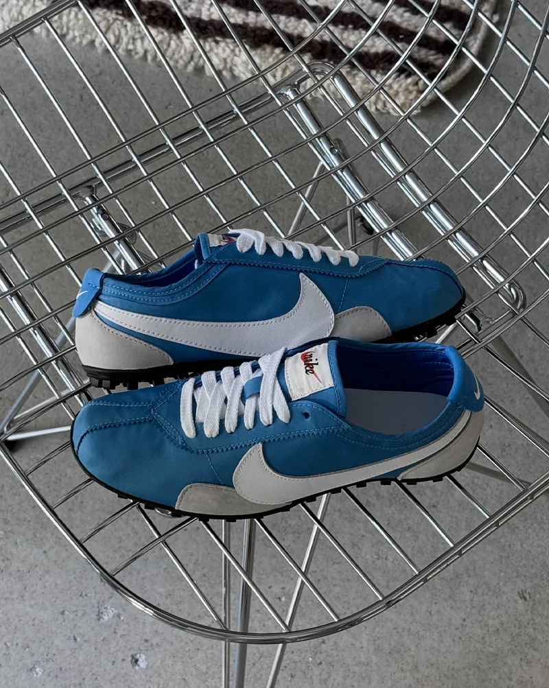 Nike Wmns Moon Shoe OG