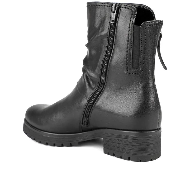 Gabor Wide Fit Leather Flat Heel Ankle Boots - GAB44508 / 330 015 - Black Leather