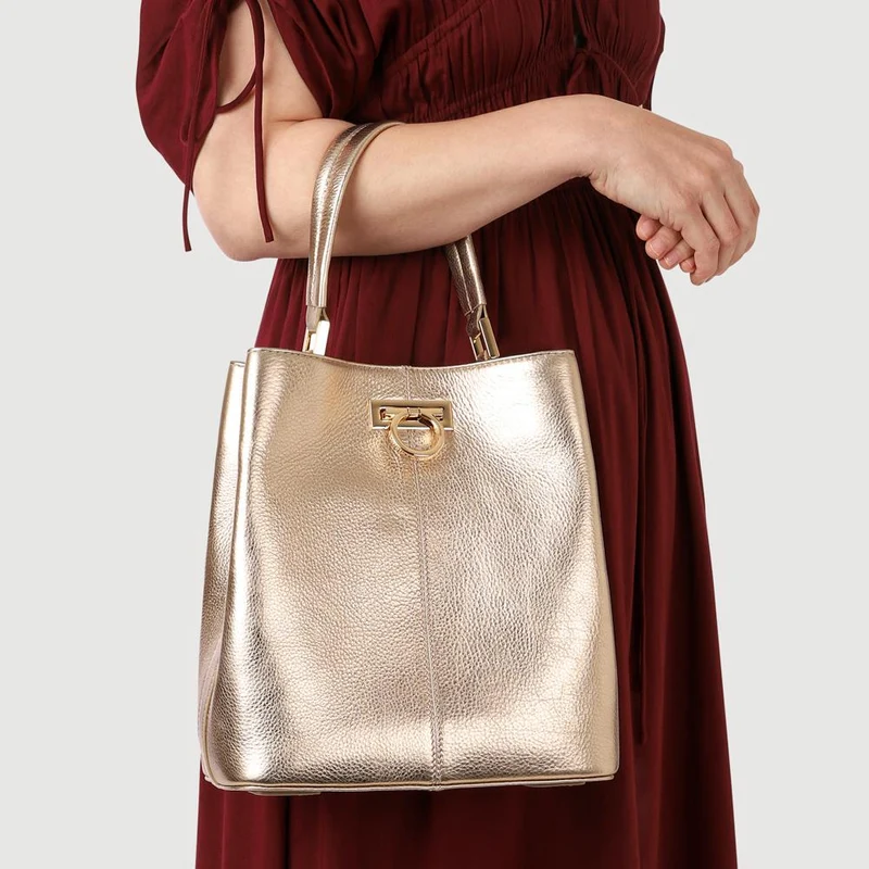 Verna Leather Shoulder Bag - VERNA / 325 467 - Gold Metallic