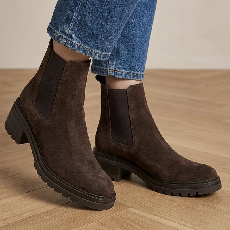 Darrah Leather Chelsea Boots - DARRAH / 324 252 - Chocolate Suede