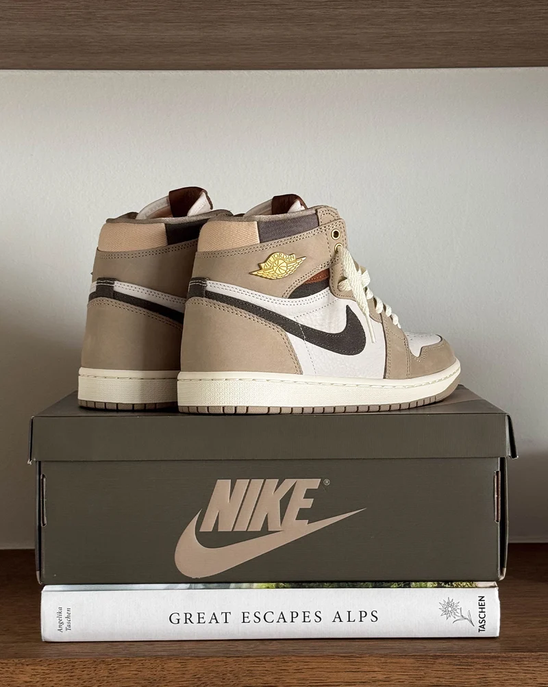 Nike Wmns Air Jordan 1 Retro High OG *Khaki*