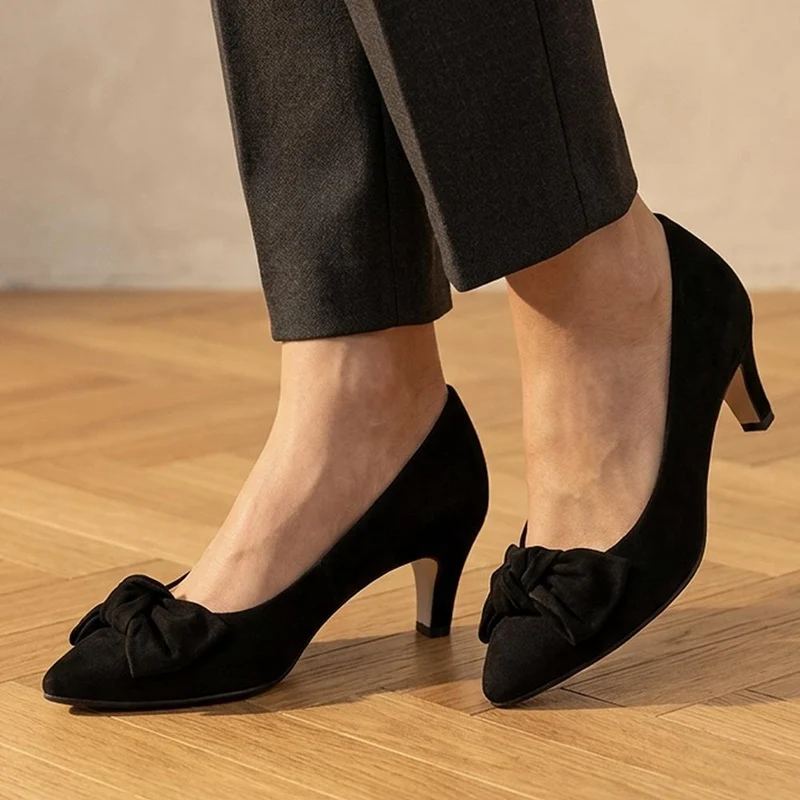 Gabor Wide Fit Bow Detailed Leather Court Shoes - GAB44517 / 330 028 - Black