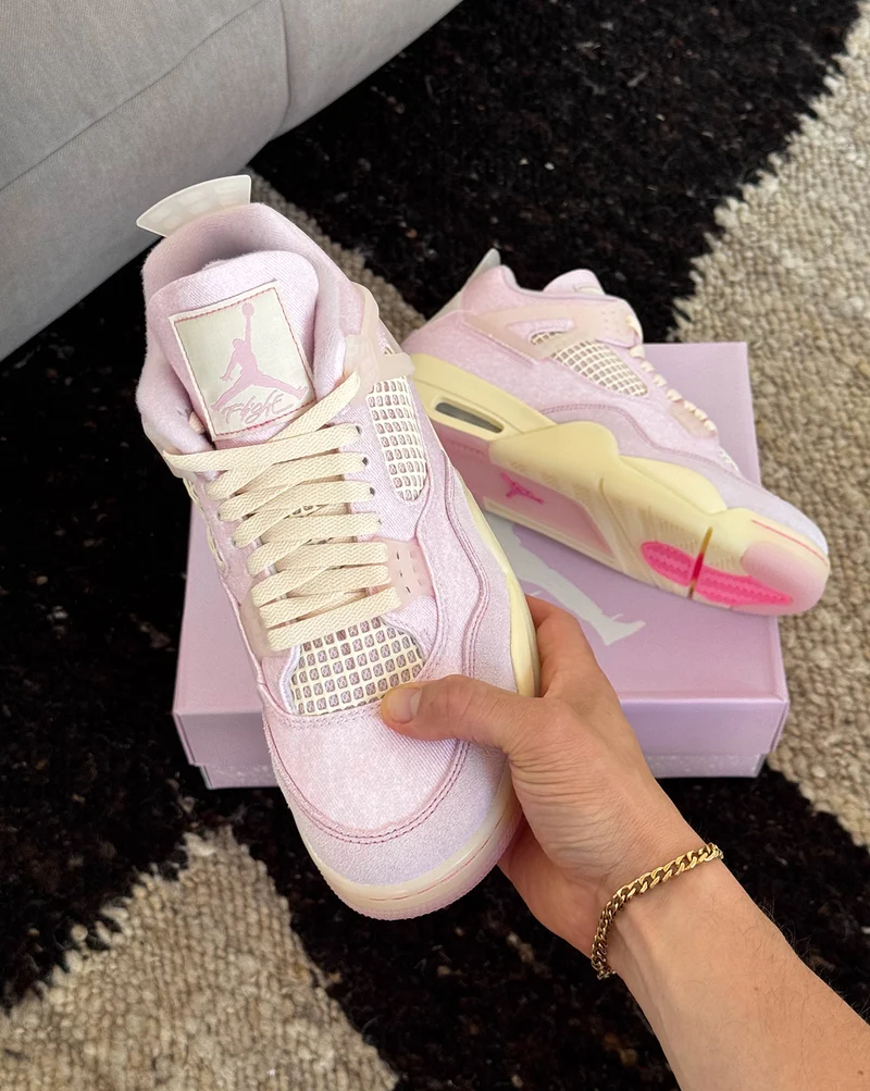 Nike Wmns Air Jordan 4 Retro