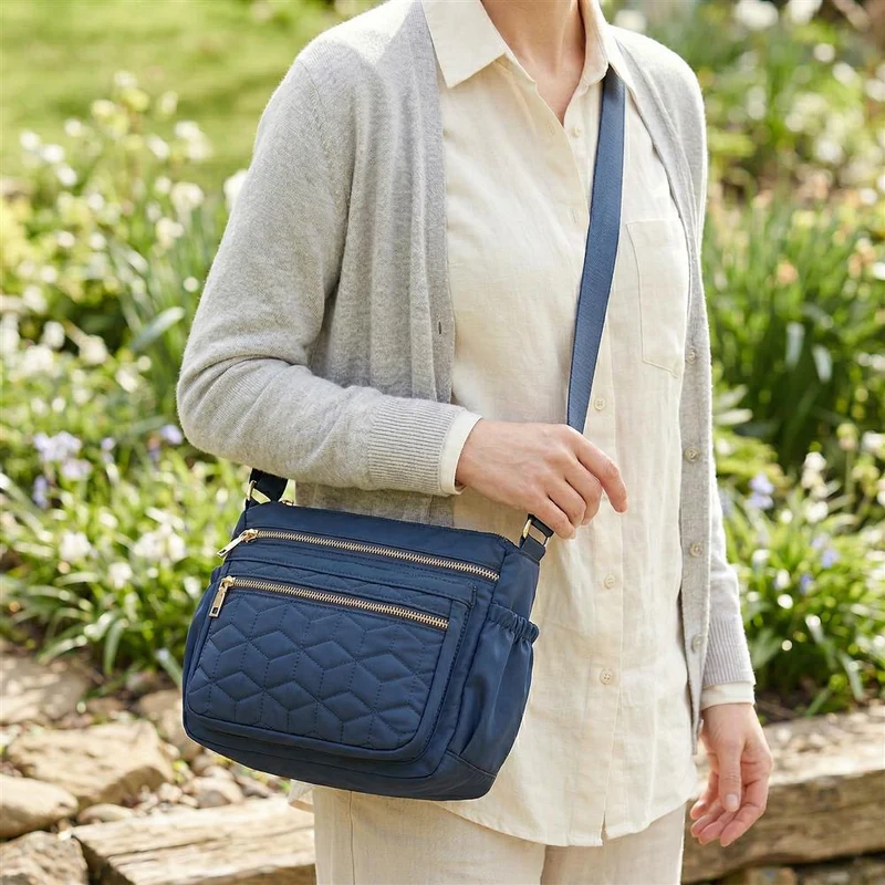 Quilted Multi Zip Crossbody Bag - WAHT43007 / 329 324 - Navy