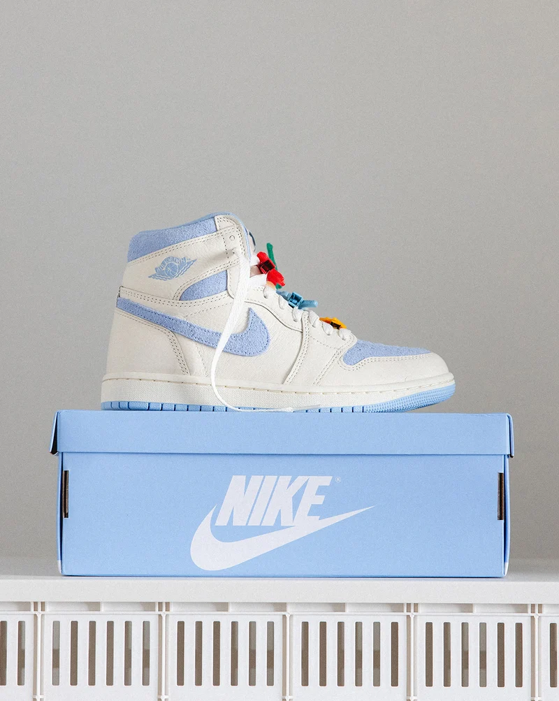 Nike Wmns Air Jordan 1 Retro High OG *Psychic Blue*