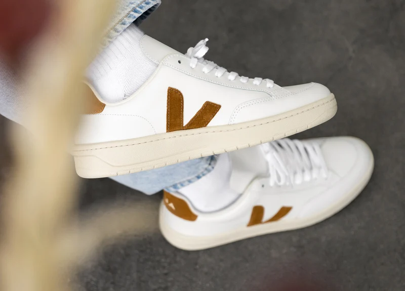 Veja V-12 Leather