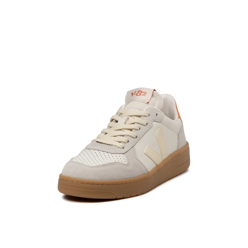 VEJA V-82 Leather